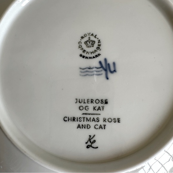 Royal Copenhagen 1970 Annual Plate Christmas Rose and Cat Denmark Blue White - Picture 11 of 13